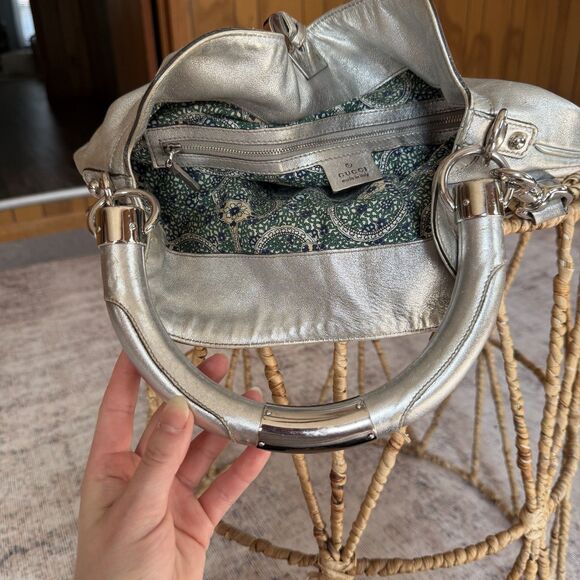Authentic GUCCI Metallic Silver Leather Medium Indy Babouska Top Handle Bag - Picture 13 of 16